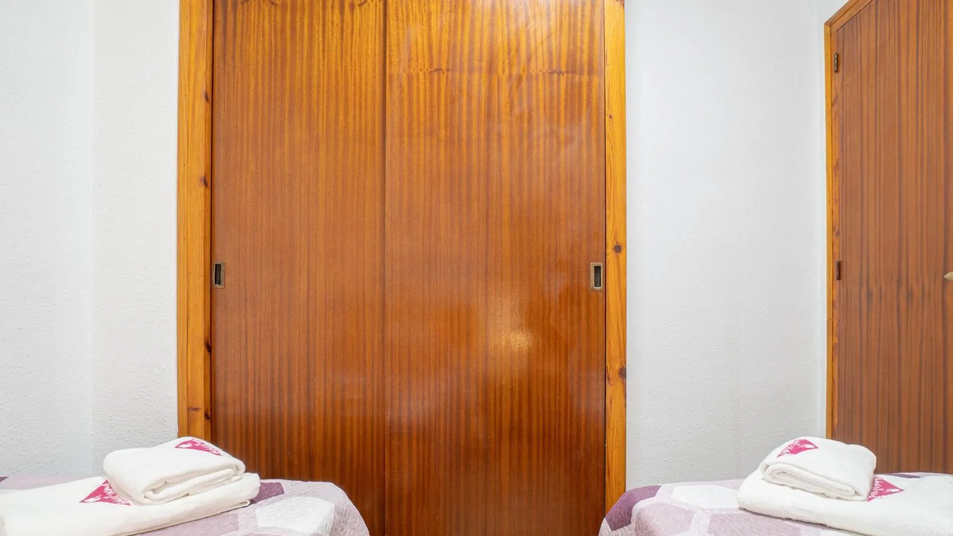 Basic Confort Apartamento Poeta Marquina Pb 2026 Roses 0*,  Spain