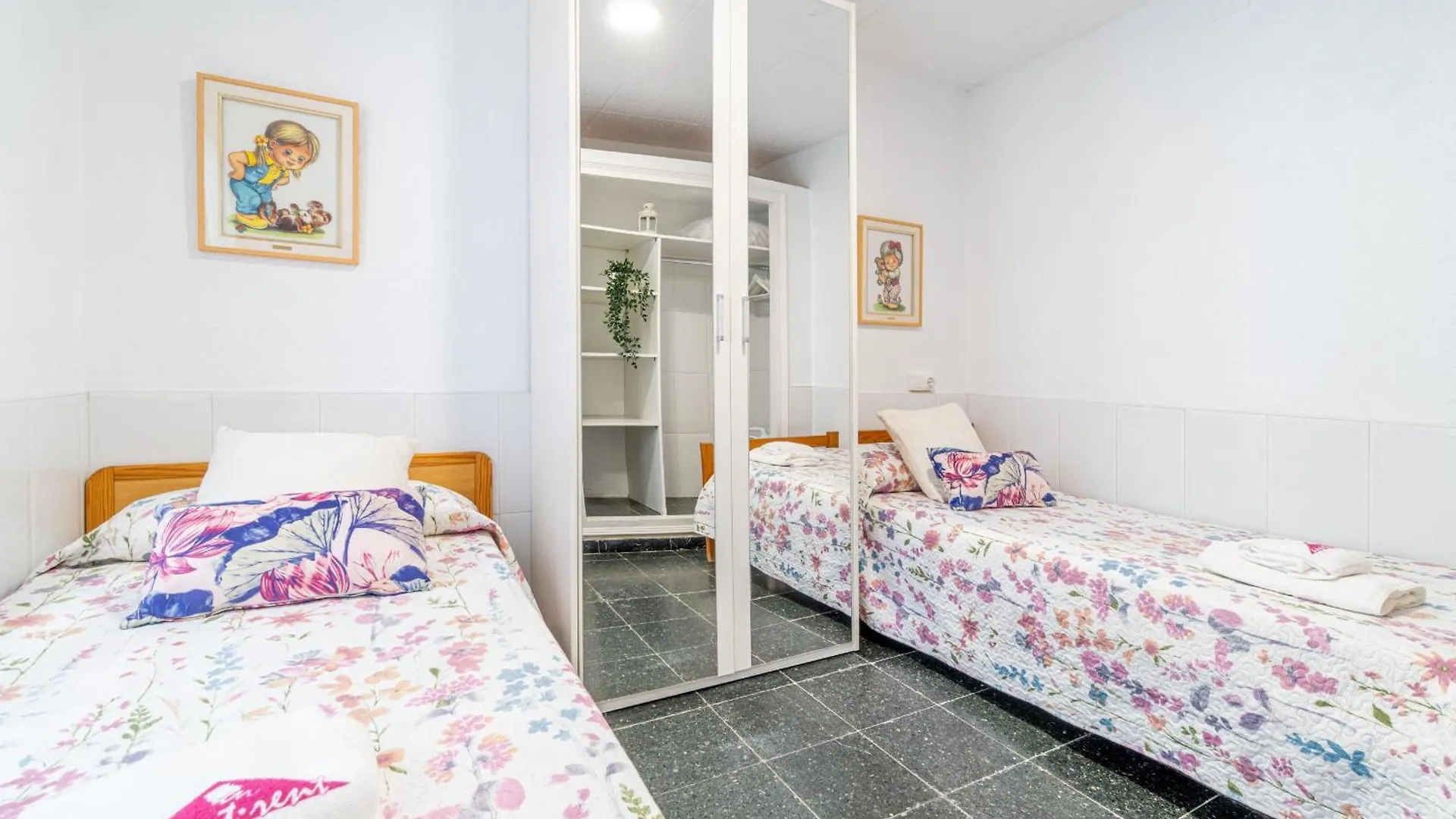 Apartment Basic Confort Apartamento Poeta Marquina Pb 2026 Roses