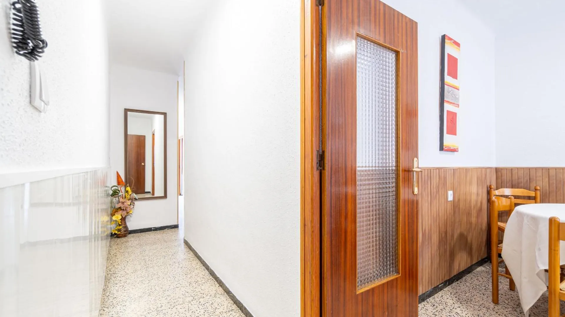 Basic Confort Apartamento Poeta Marquina Pb 2026 Roses Apartment