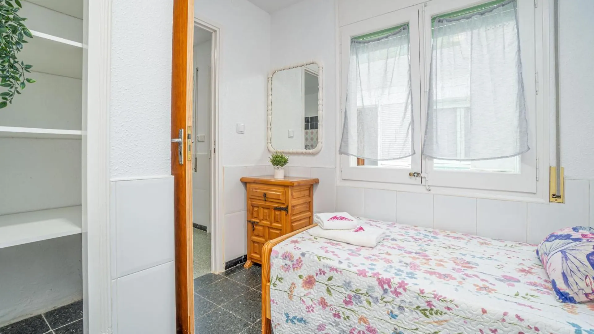 Basic Confort Apartamento Poeta Marquina Pb 2026 Roses