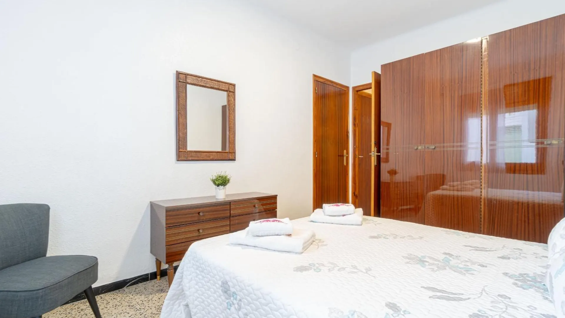 Apartment Basic Confort Apartamento Poeta Marquina Pb 2026 Roses