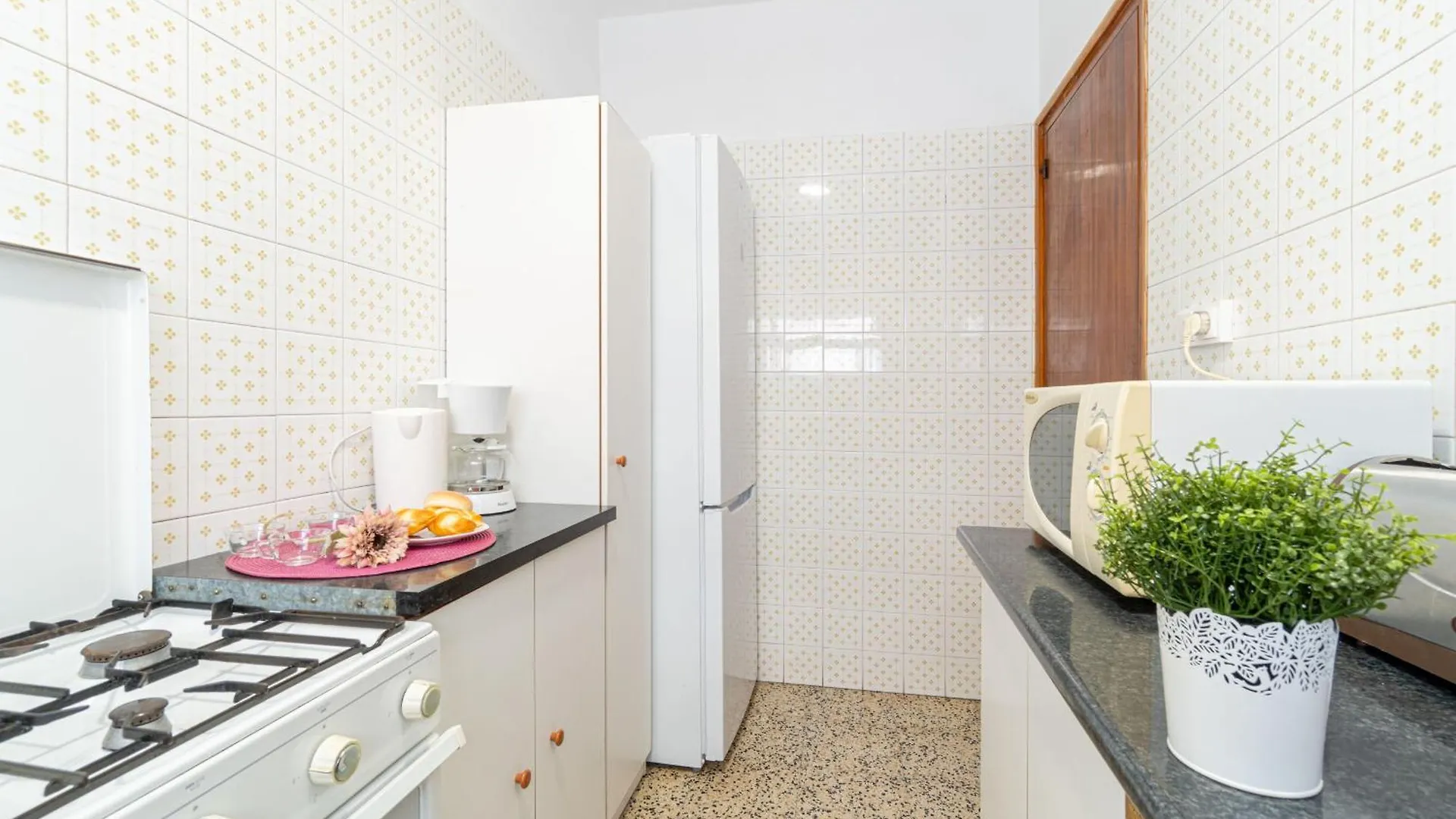 Basic Confort Apartamento Poeta Marquina Pb 2026 Roses 0*,