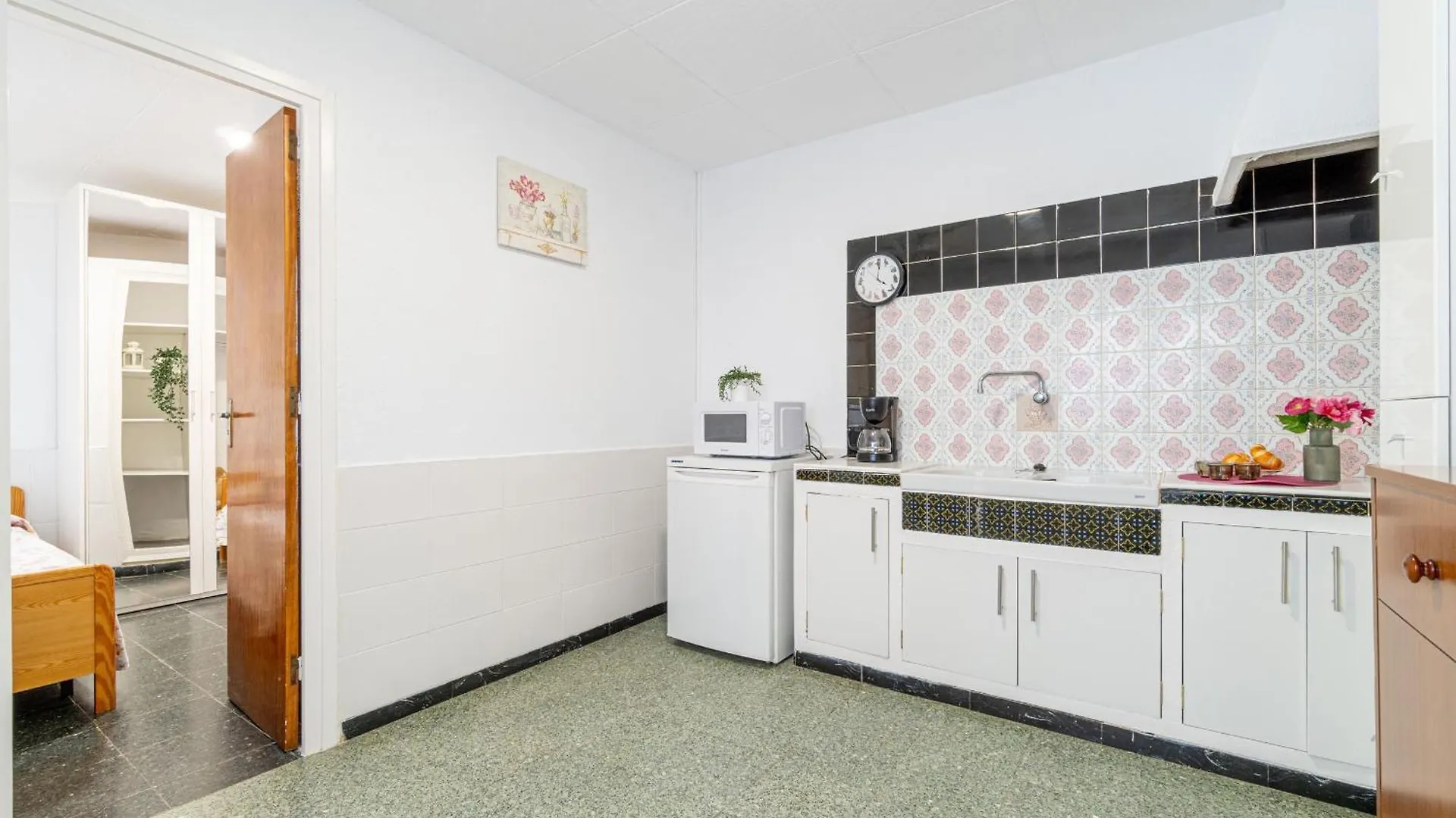Basic Confort Apartamento Poeta Marquina Pb 2026 Roses