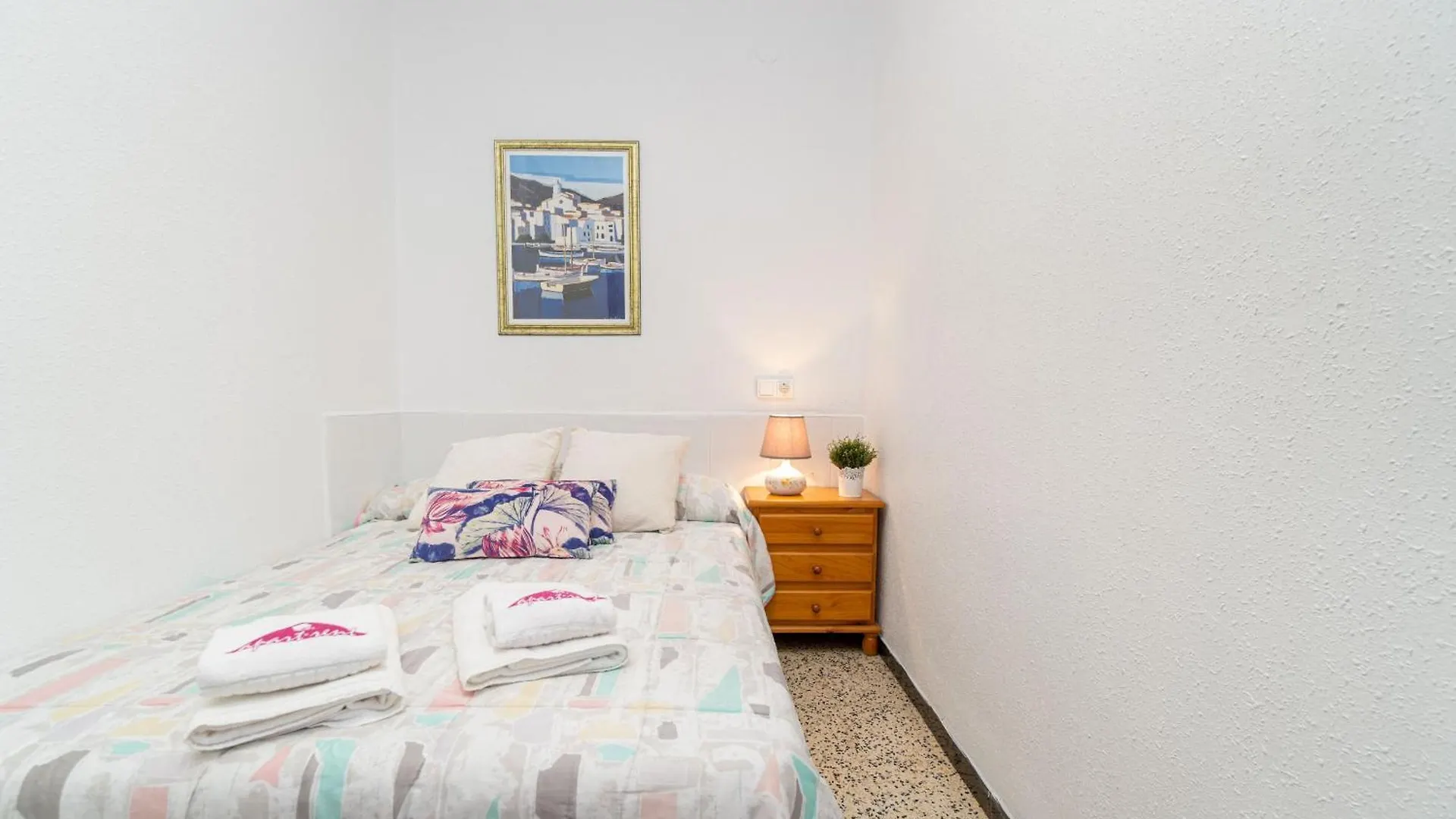 Basic Confort Apartamento Poeta Marquina Pb 2026 Roses Apartment
