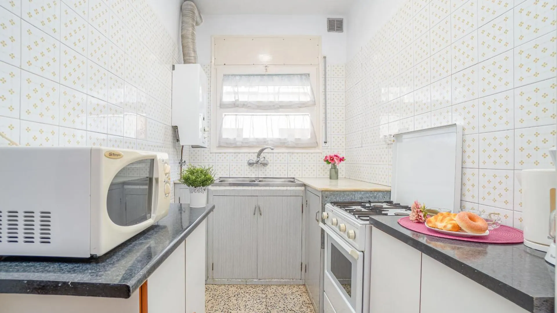 Apartment Basic Confort Apartamento Poeta Marquina Pb 2026 Roses