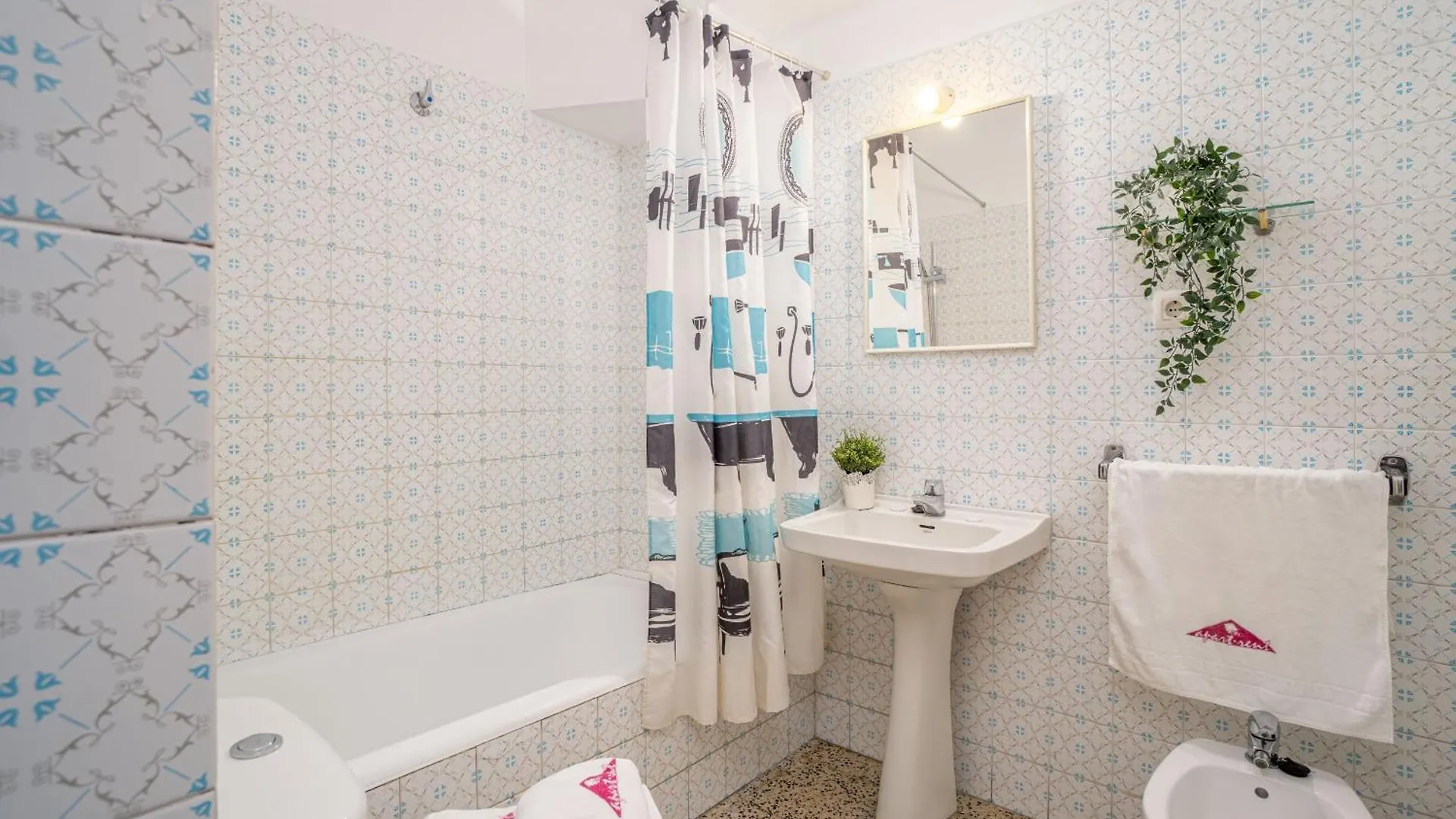 Basic Confort Apartamento Poeta Marquina Pb 2026 Roses