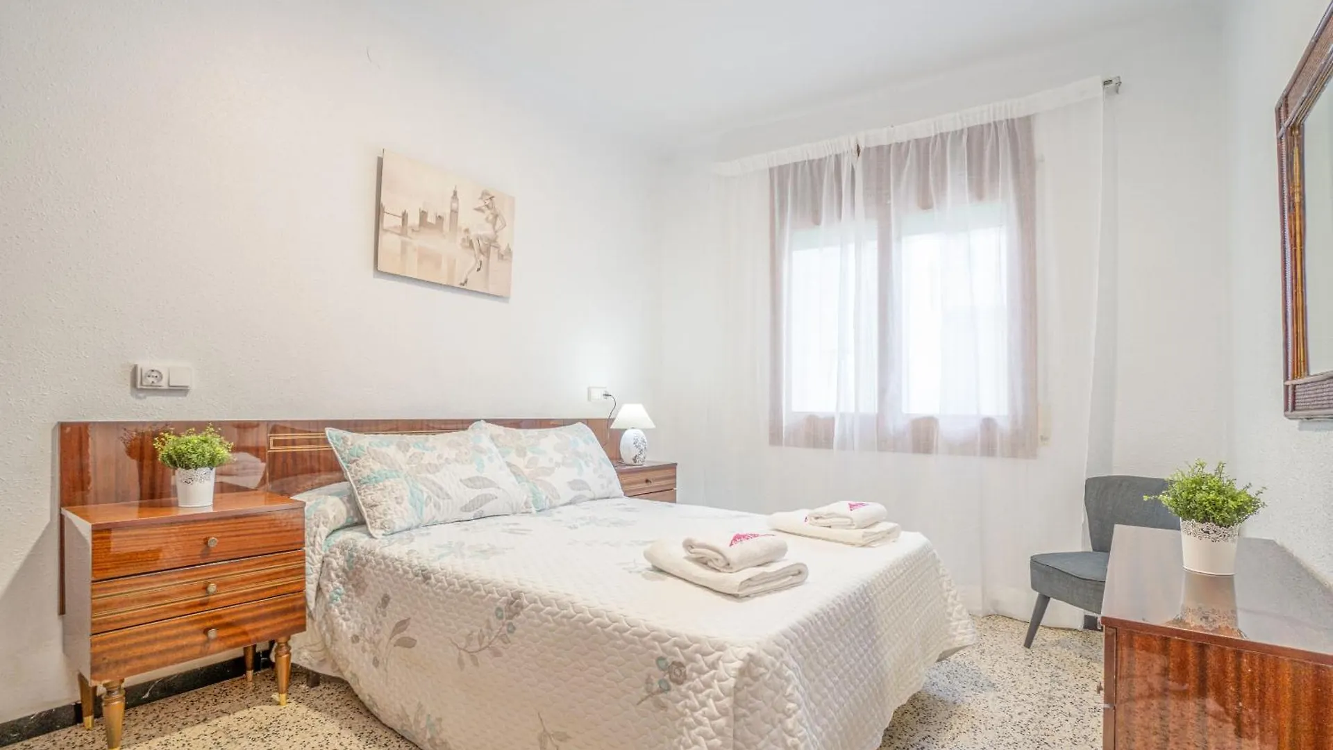 Apartment Basic Confort Apartamento Poeta Marquina Pb 2026 Roses