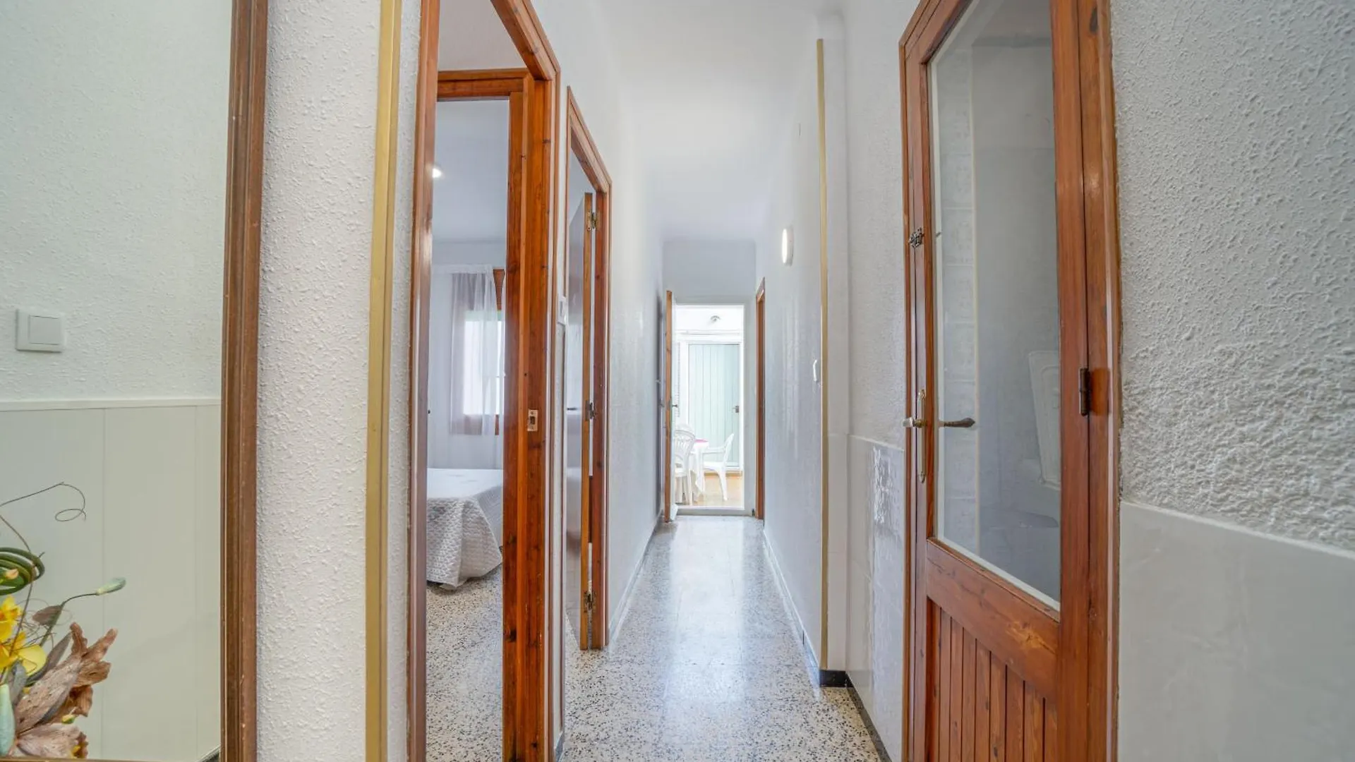 Basic Confort Apartamento Poeta Marquina Pb 2026 Roses Apartment